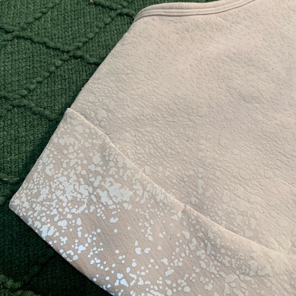 Lululemon Cropped Tank with reflective pattern - Picture 5 of 5